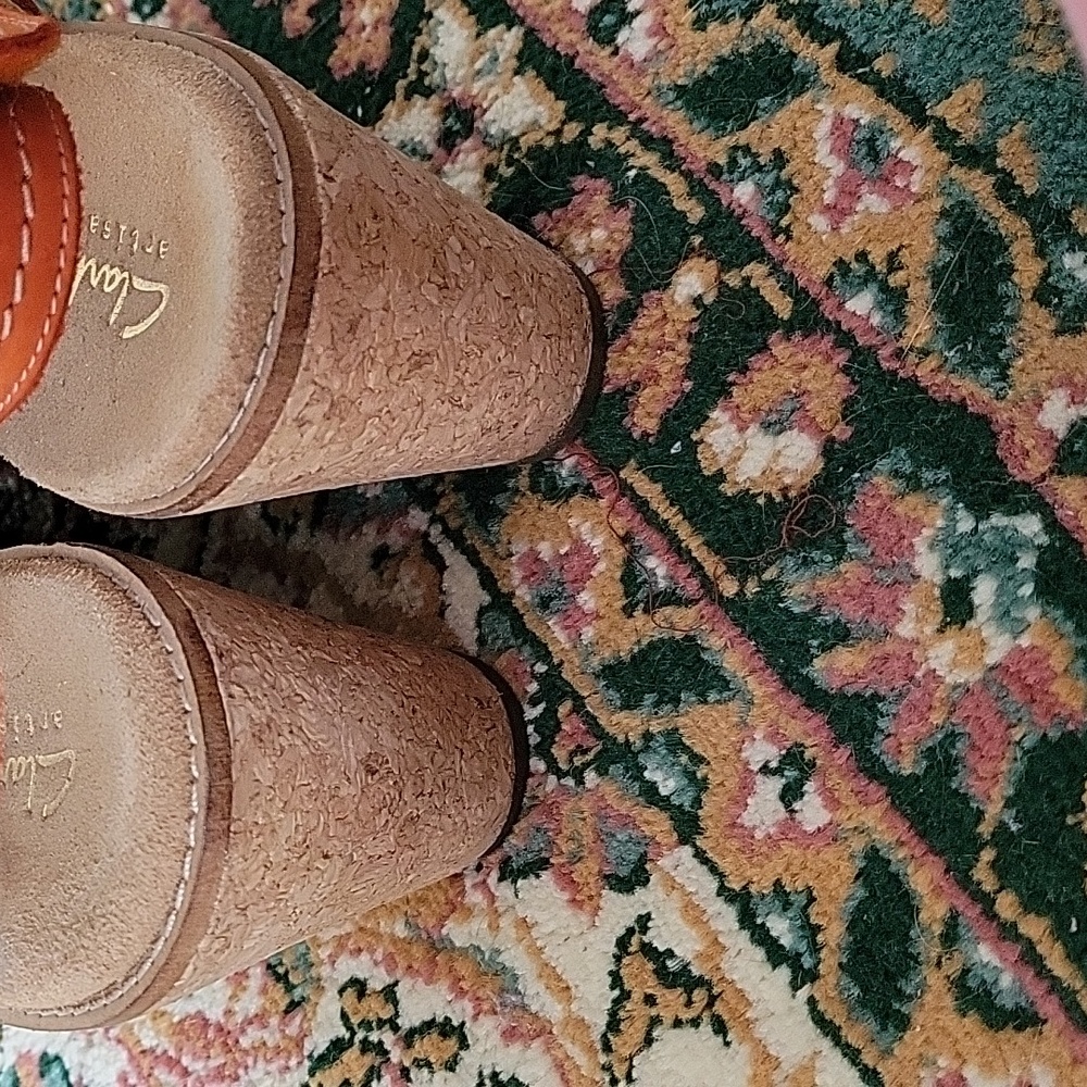 Clarks Genuine Leather Wedge Sandal w Velcro Strap - Picture 5 of 8